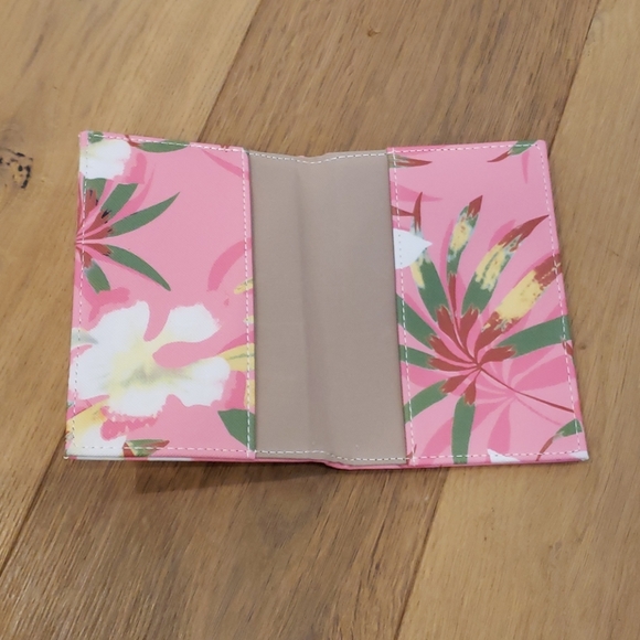 Floral Passport & Luggage Tag - Picture 3 of 3